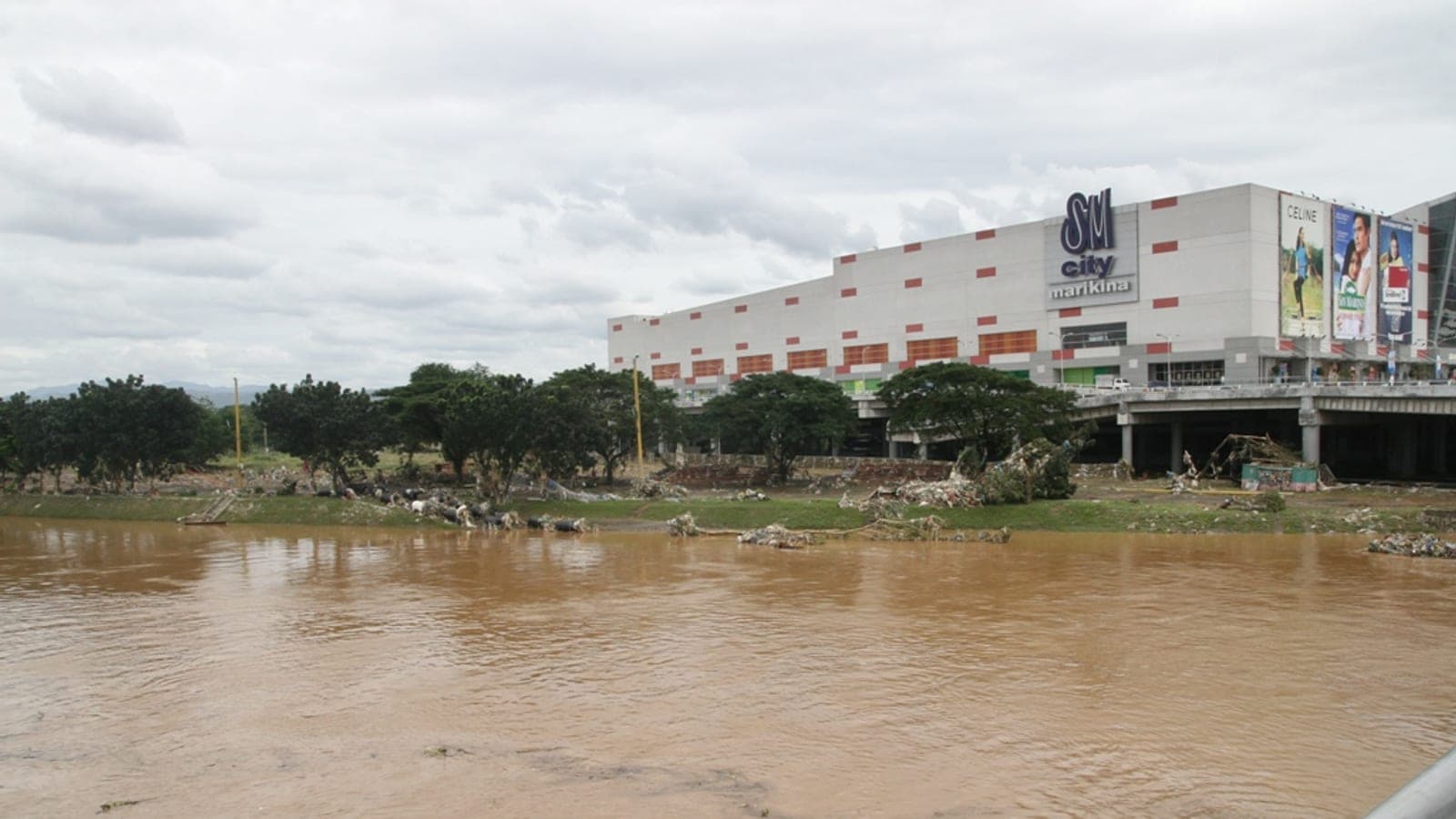 Floodwater from Typhoon Ondoy covering a riverside area beside SM City Marikina